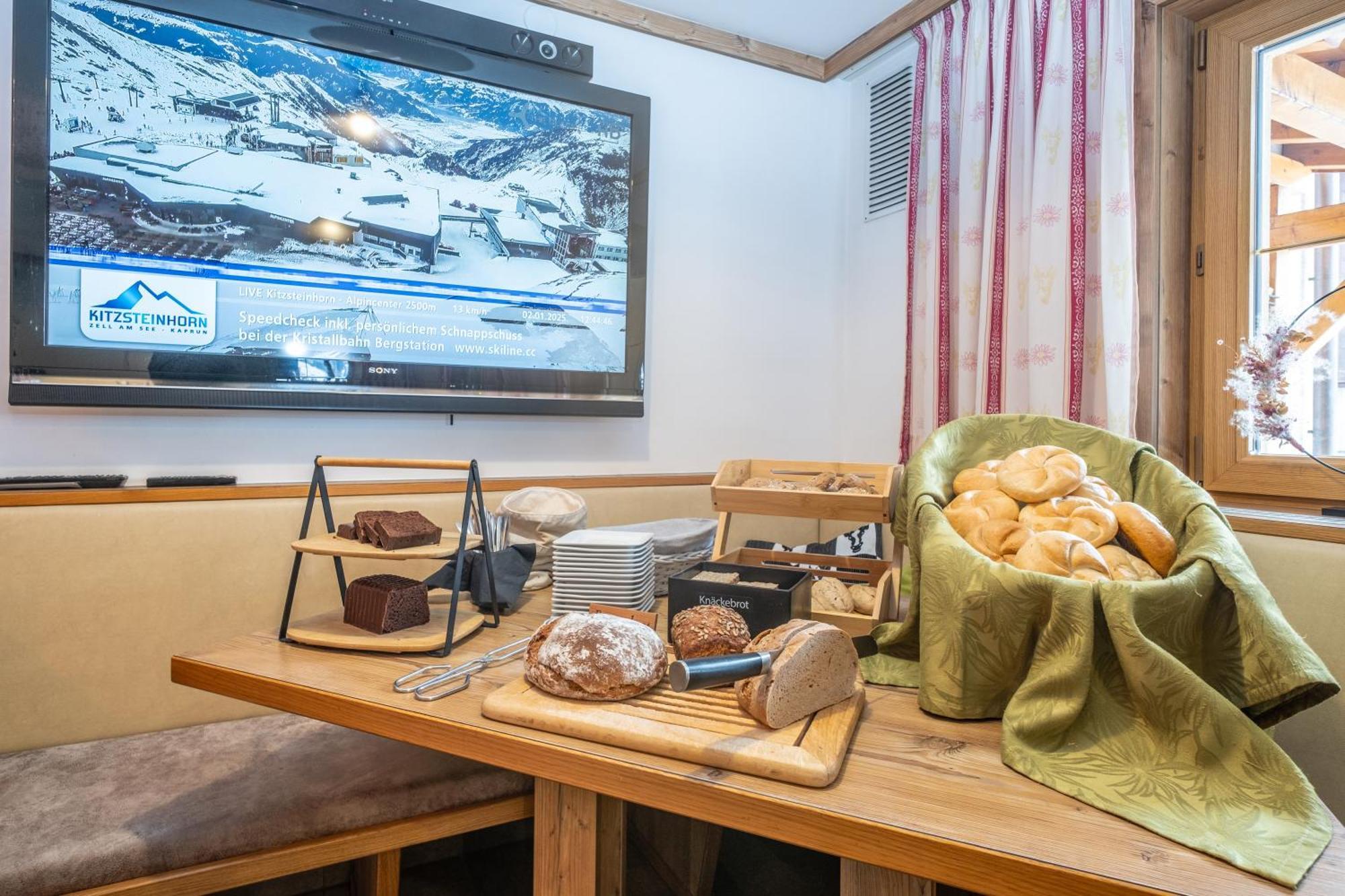 Panorama Hotel Guggenbichl - Inkl Sommerkarte, Einmaliger Eintritt Ins Tauern Spa & Bester Ausblick Ueber Kaprun Exteriér fotografie